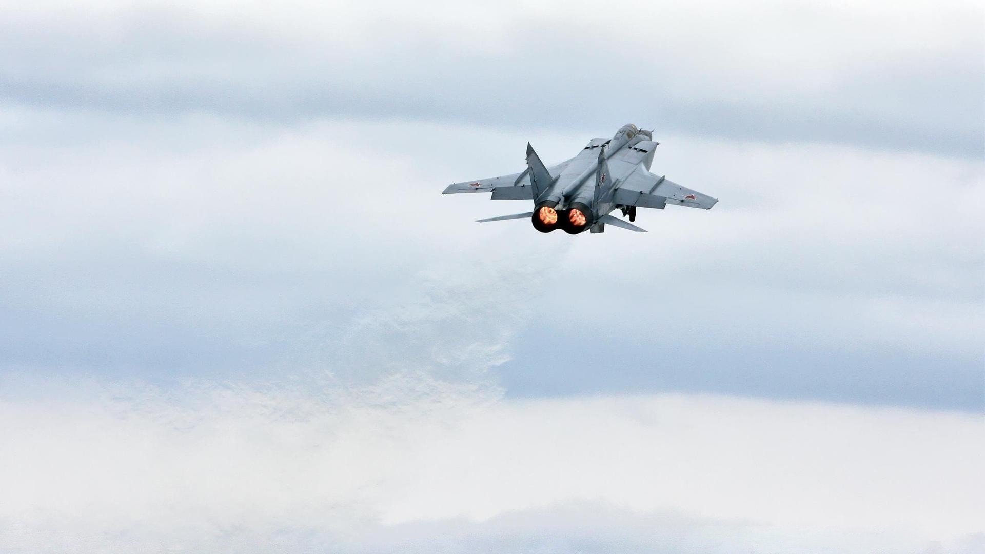 乐鱼体育登录-“伊万·戈梅斯的技术突破与进攻合作，带领阿根廷美洲狮队继续前行”