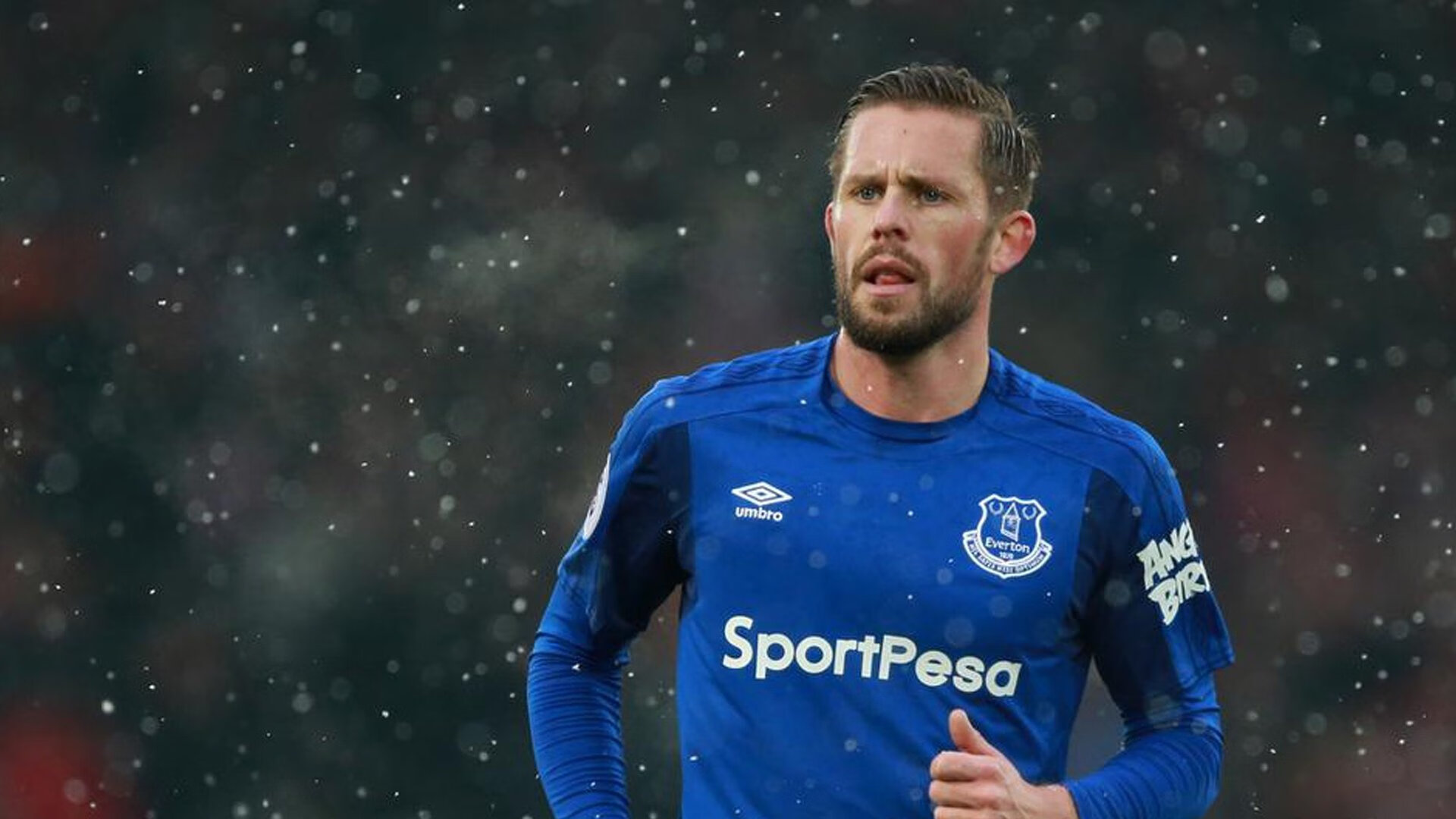 艾比·德尔福：南非队的防守先锋，完美配合前场进攻，比尔和艾德